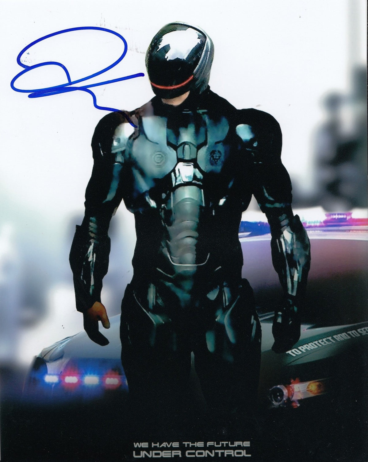 JOEL KINNAMAN signed (ROBOCOP) Alex Murphy movie 8X10 photo W/COA #2