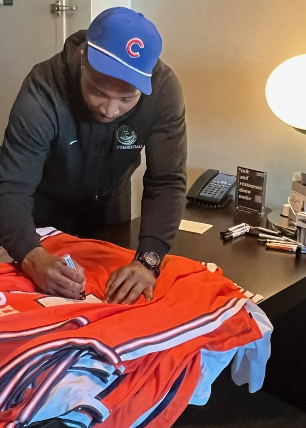 DEE BROWN signed (ILLINOIS FIGHTING ILLINI) Go Illini ! basketball jersey JSA