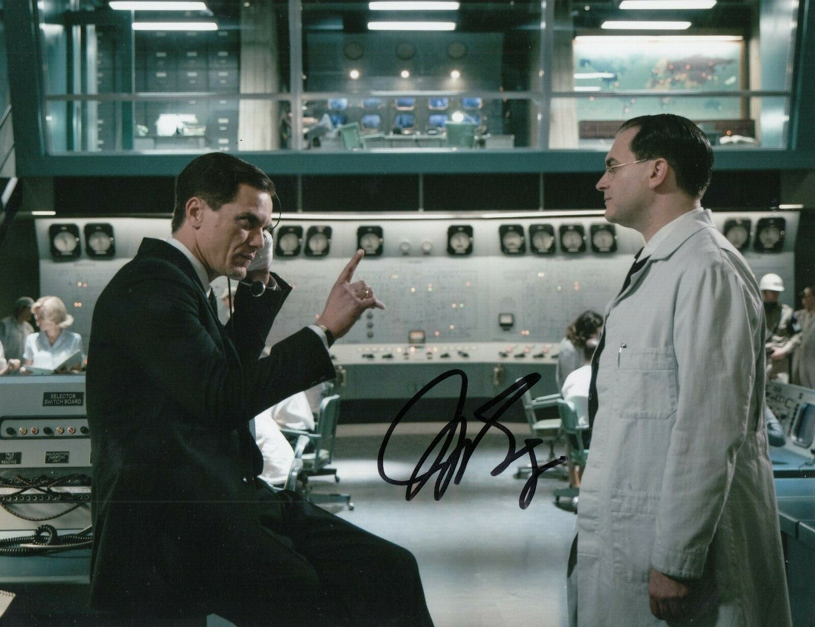 MICHAEL STUHLBARG signed (THE SHAPE OF WATER) 8X10 *Dr Hoffstetler* W/COA #1