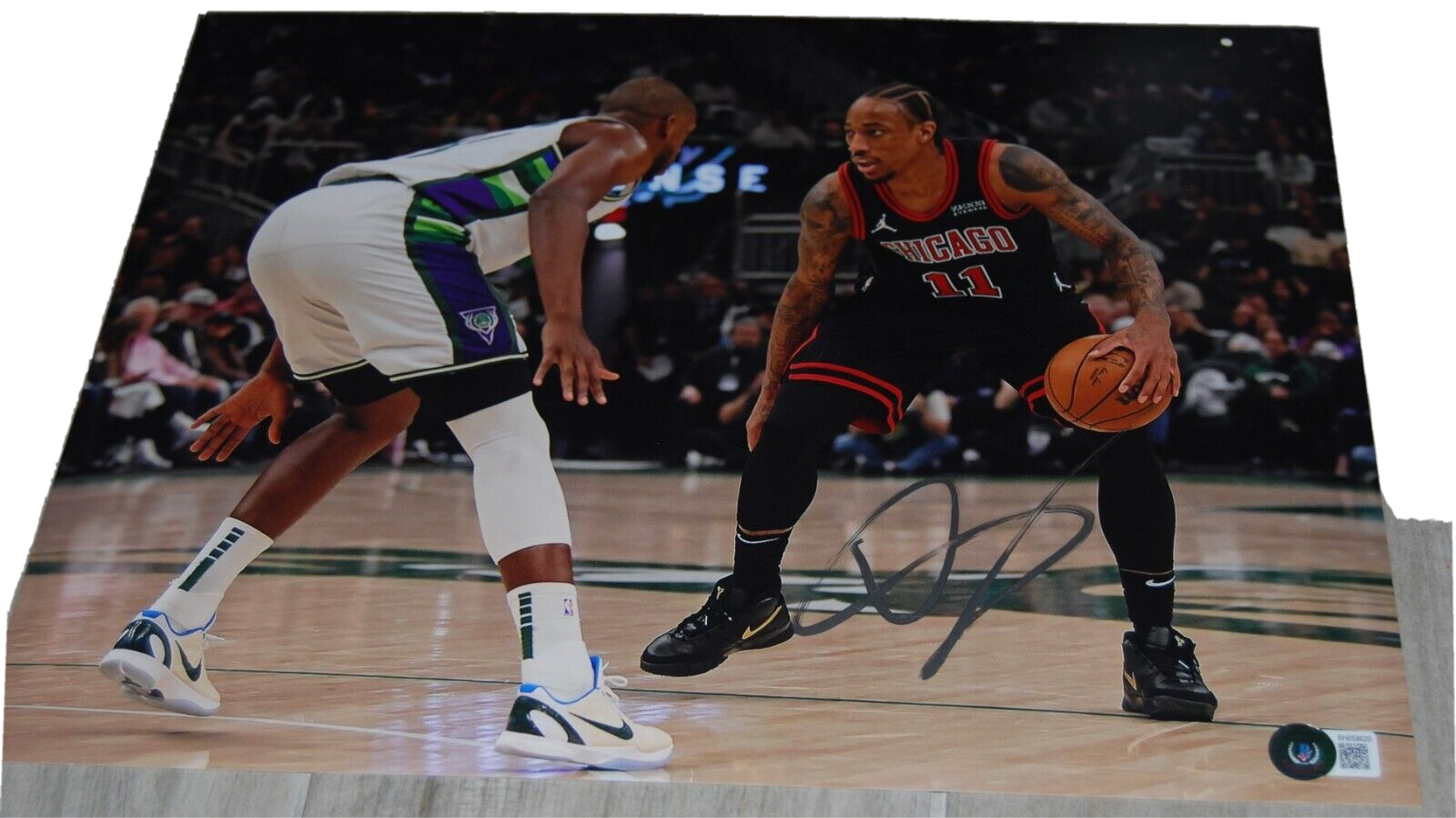 DEMAR DEROZAN signed (CHICAGO BULLS) autographed 11X14 photo BECKETT BH058620