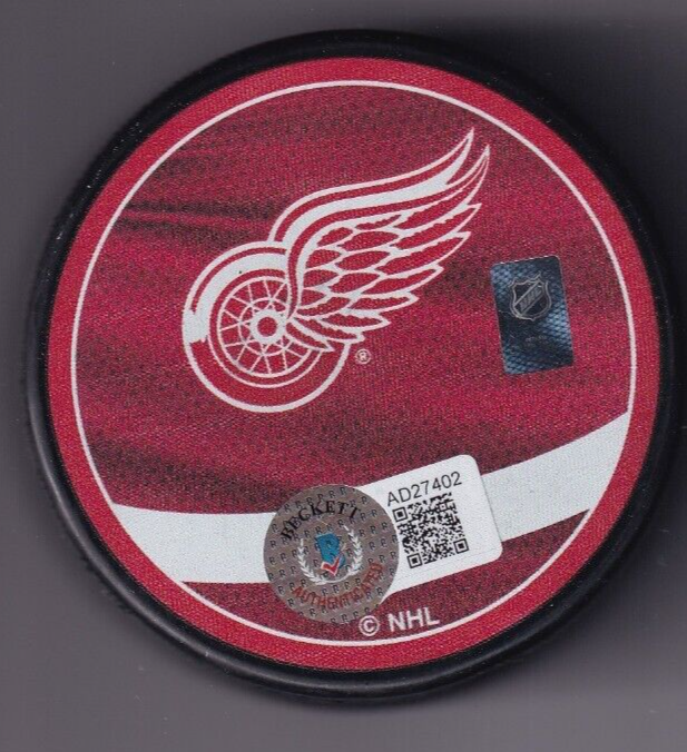 PAT VERBEEK signed (DETROIT RED WINGS) Reto logo puck BECKETT BAS AD27402