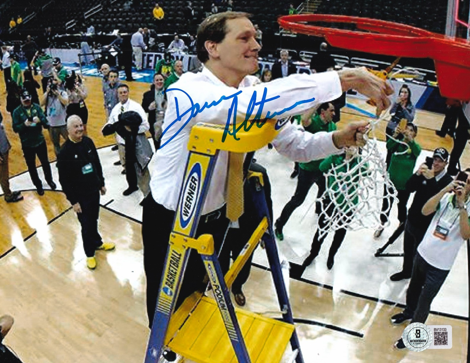 DANA ALTMAN signed (OREGON DUCKS) Basketball 8X10 photo BECKETT BAS BV13133