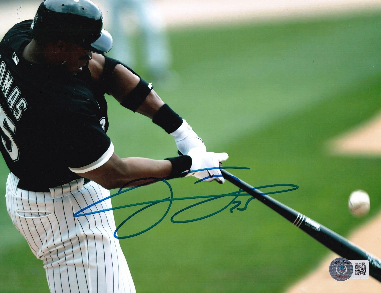 FRANK THOMAS signed (CHICAGO WHITE SOX) baseball 8X10 photo BECKETT 1W19185