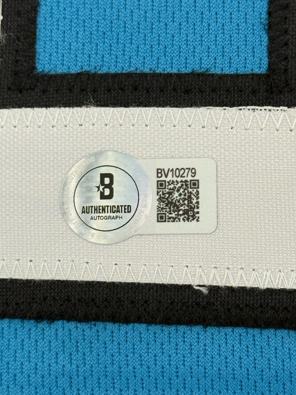 TYLER HANSBROUGH signed (NORTH CAROLINA TAR HEELS) jersey BECKETT BAS BV10279