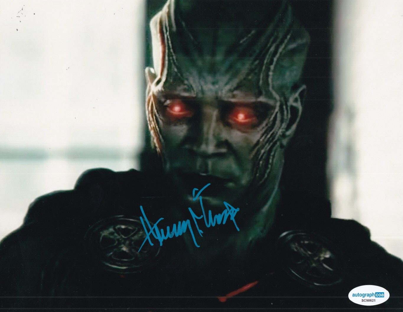 HARRY LENNIX signed (JUSTICE LEAGUE) Martian Manhunter 8X10 photo ACOA SC98621