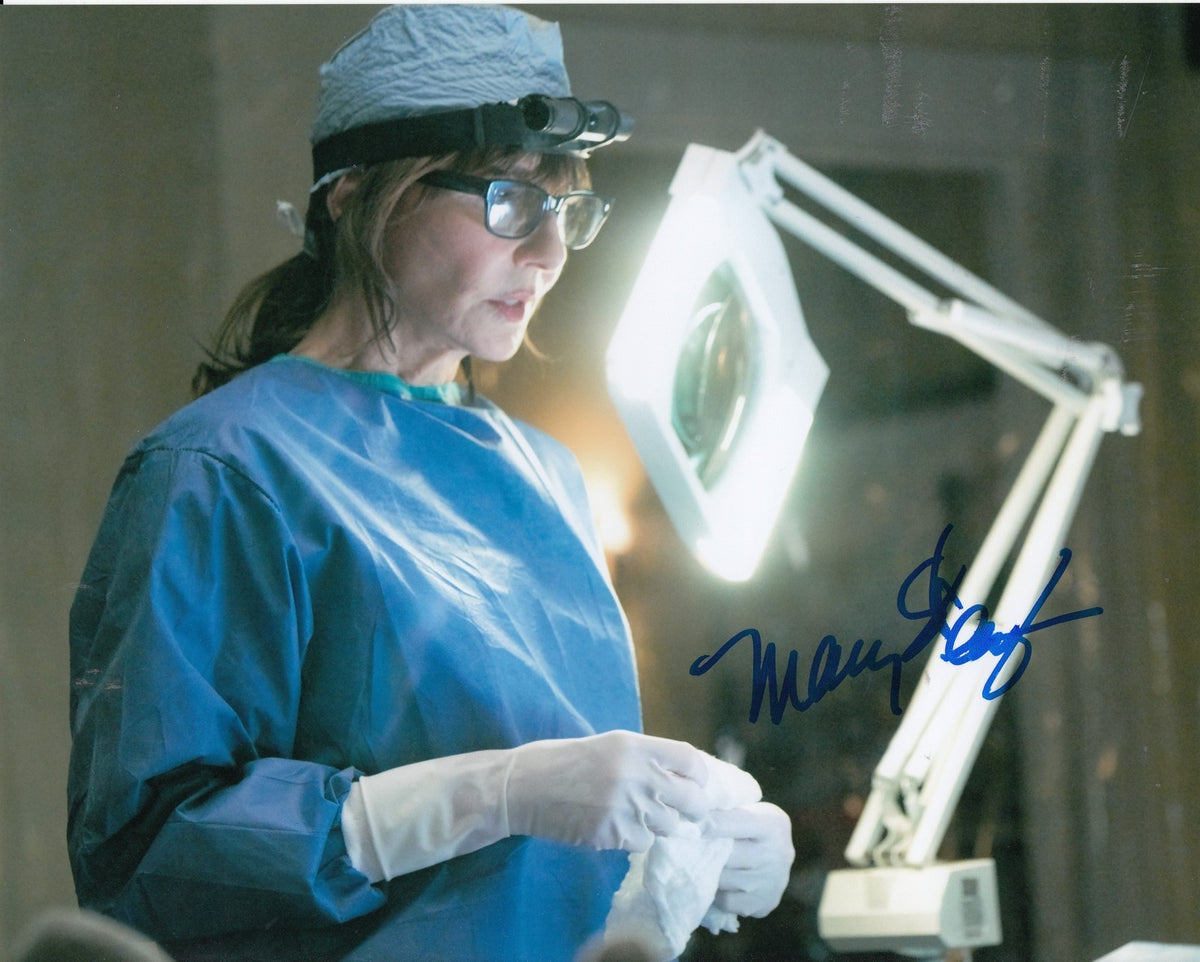 MARY STEENBURGEN signed *THE LAST MAN ON EARTH* GAIL 8X10 photo W/COA