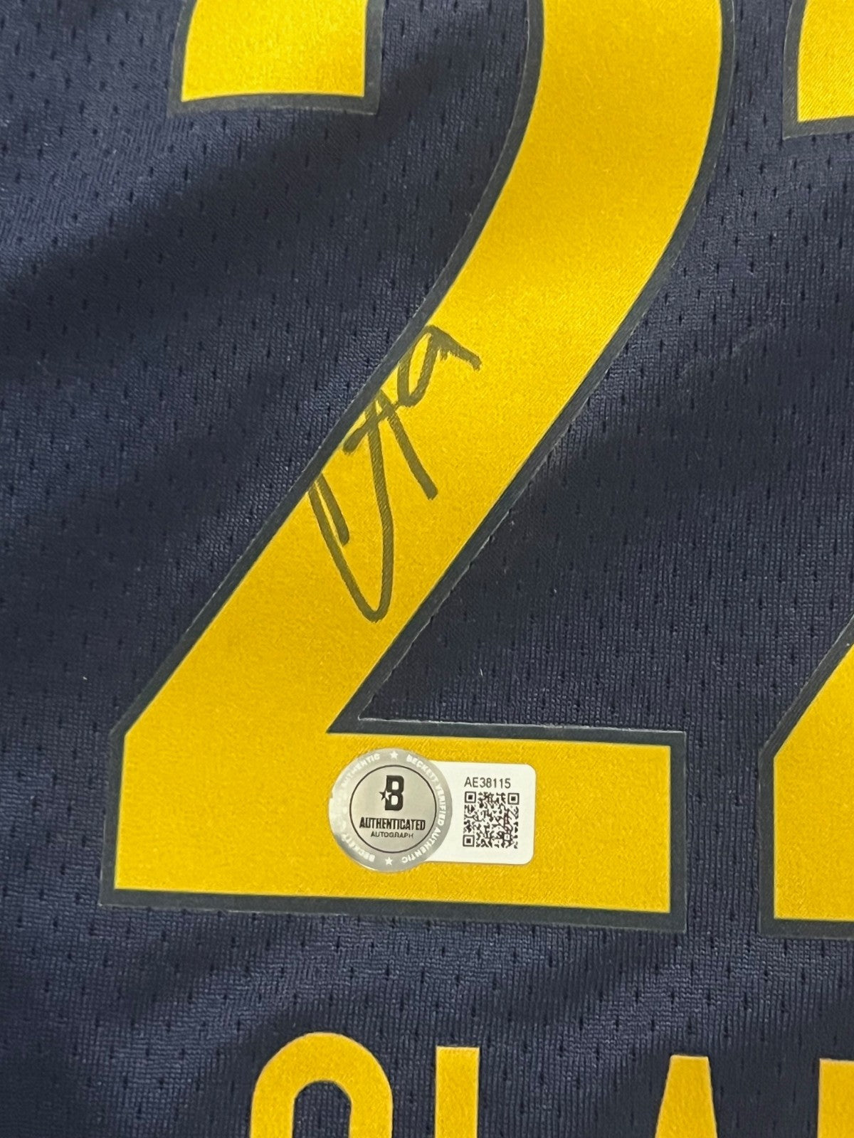 CAITLIN CLARK signed (INDIANA FEVER) WNBA basketball jersey BECKETT AE38115