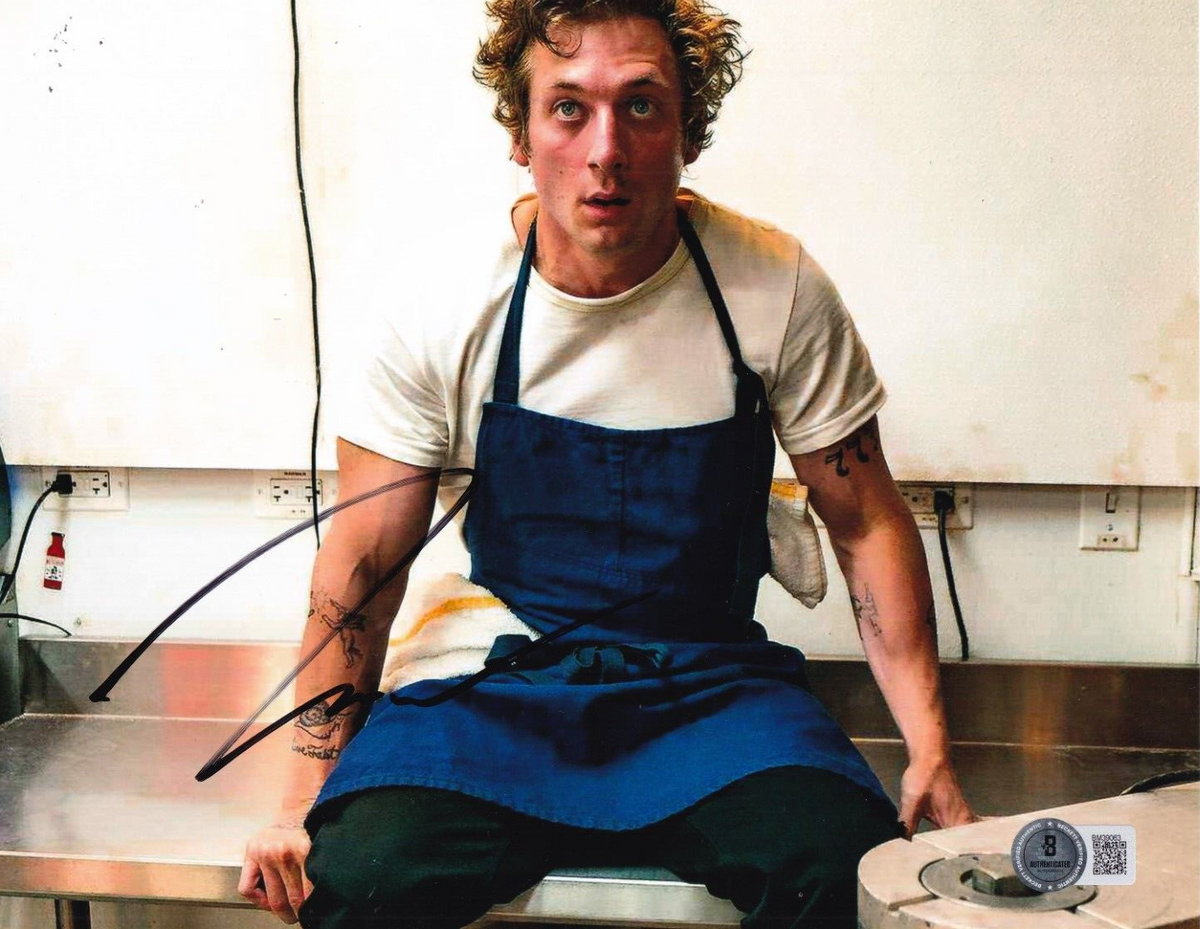 JEREMY ALLEN WHITE signed (THE BEAR) Chef Carmen 8X10 photo BECKETT BM39063