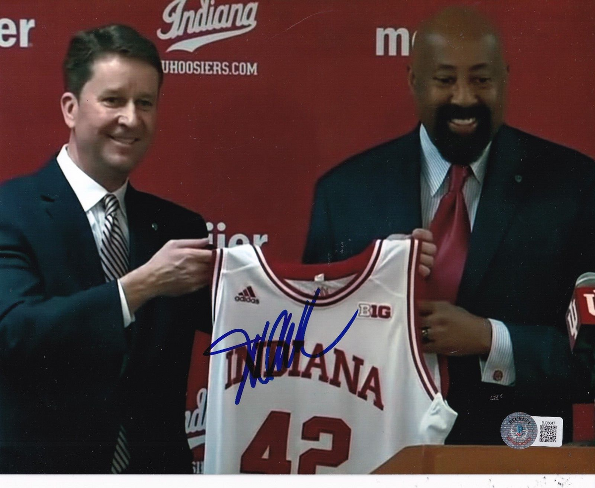 MIKE WOODSON signed (INDIANA HOOSIERS) basketball 8X10 photo BECKETT BAS BJ36047