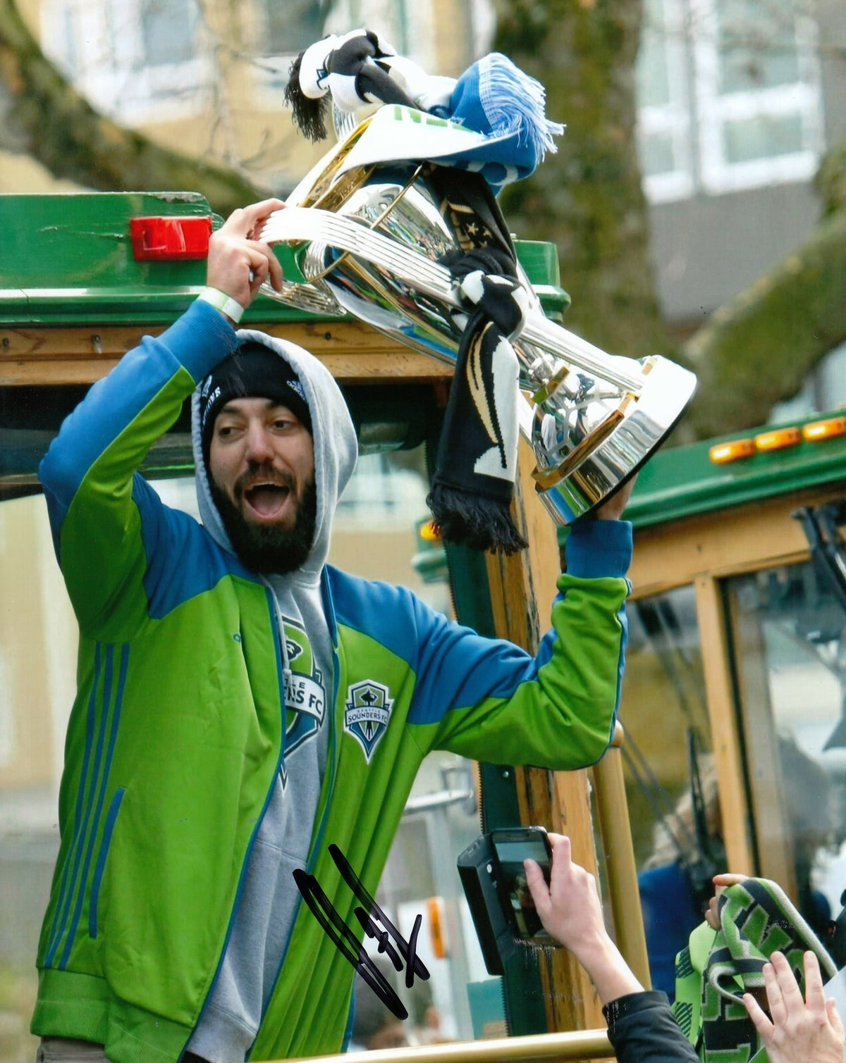 CLINT DEMPSEY signed (SEATTLE SOUNDERS) Soccer Team USA MLS photo 8X10 W/COA