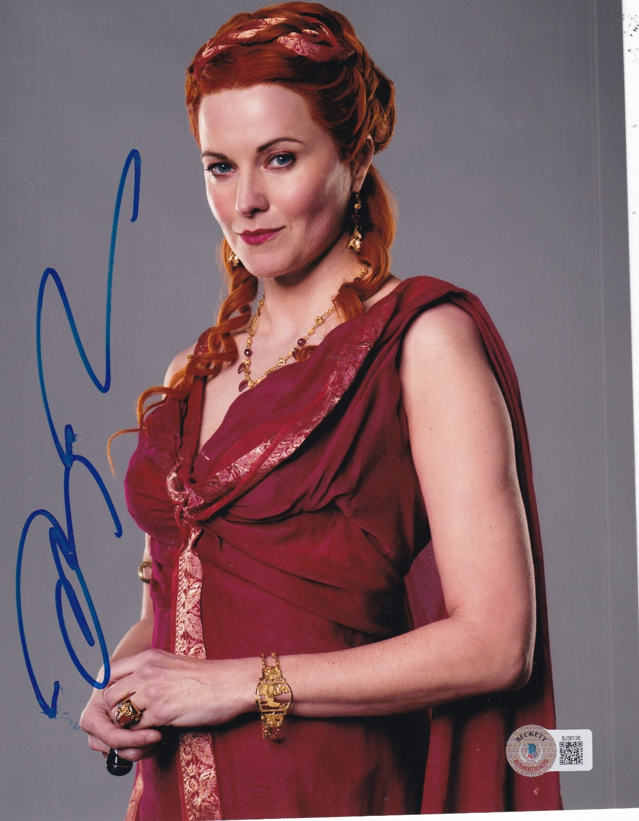 LUCY LAWLESS signed (SPARTACUS) Lucretia 8X10 photo BECKETT BAS BJ36138