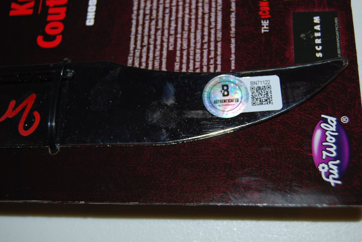 LAURIE METCALF signed (SCREAM) Ghostface toy knife Mrs Loomis BECKETT BN71122