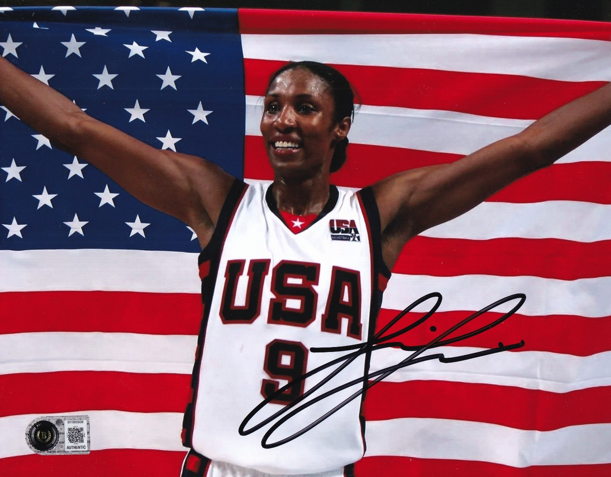 LISA LESLIE signed (LOS ANGELES SPARKS) WNBA basketball 8x10 BECKETT BY085508