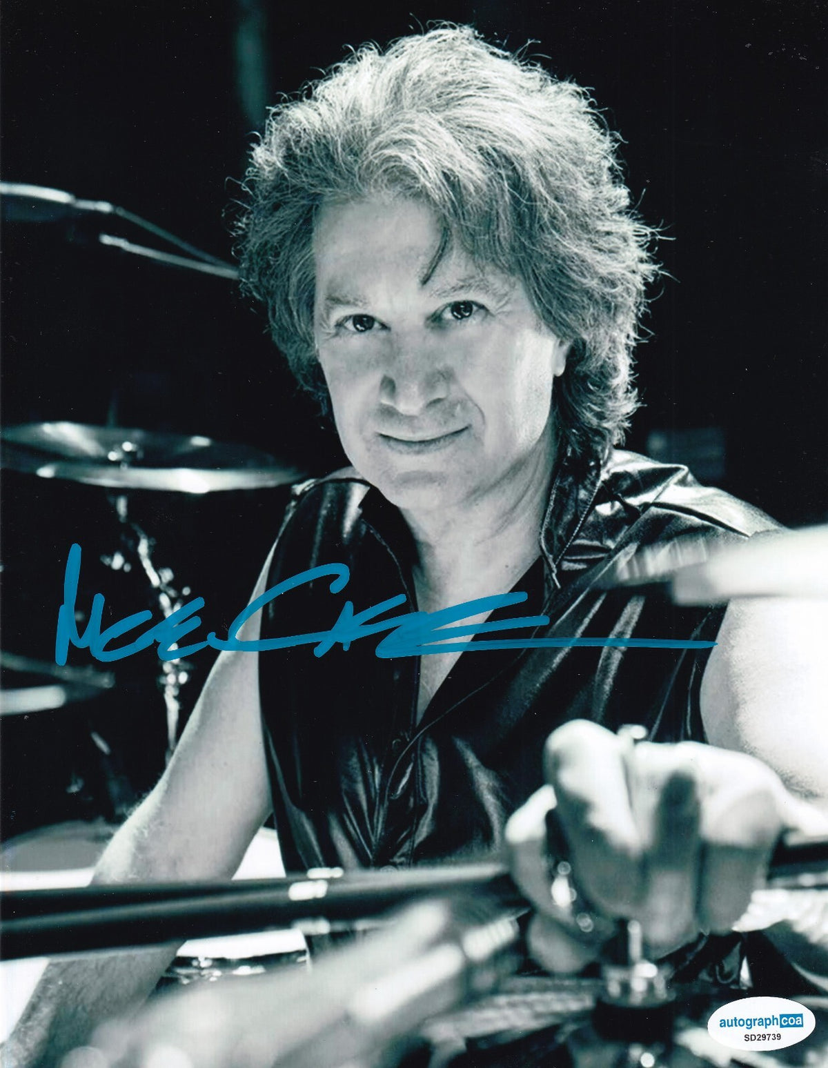 MICHAEL CARTELLEONE signed (LYNARD SKYNYRD) Drummer 8X10 photo ACOA SD29739