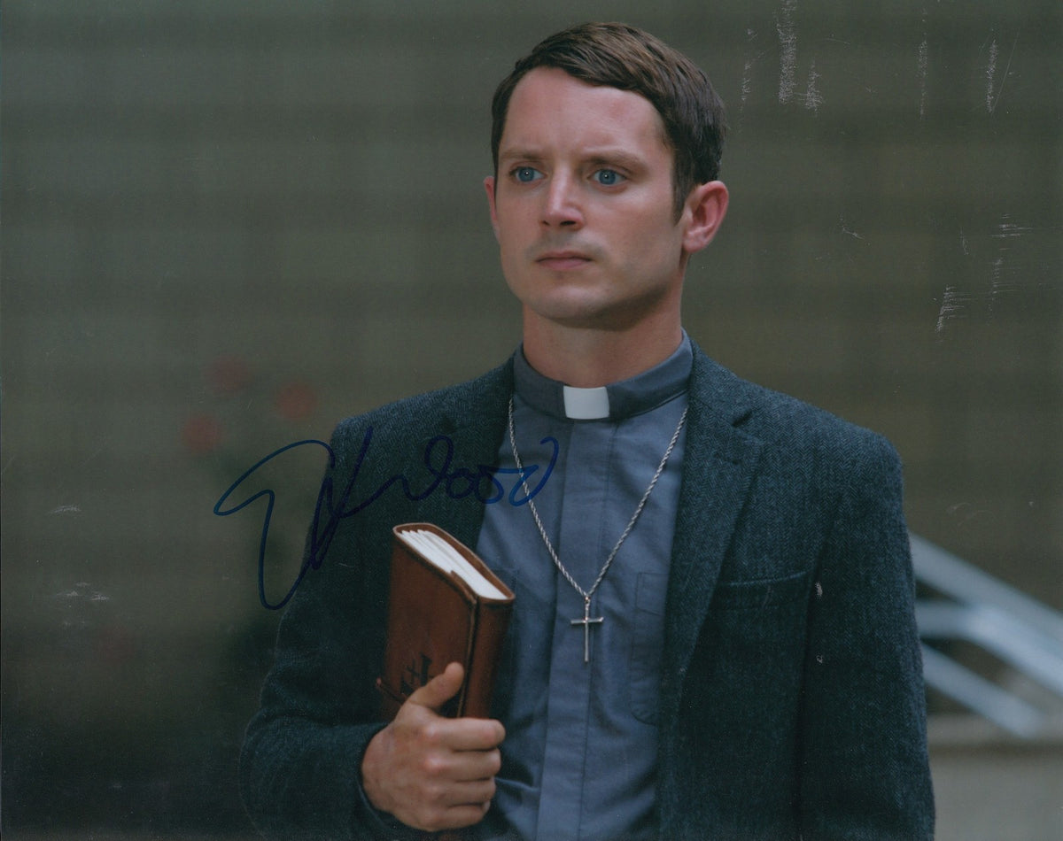 ELIJAH WOOD signed *The Last Witch Hunter* 8X10 photo *PROOF* W/COA Dolan 37 #3
