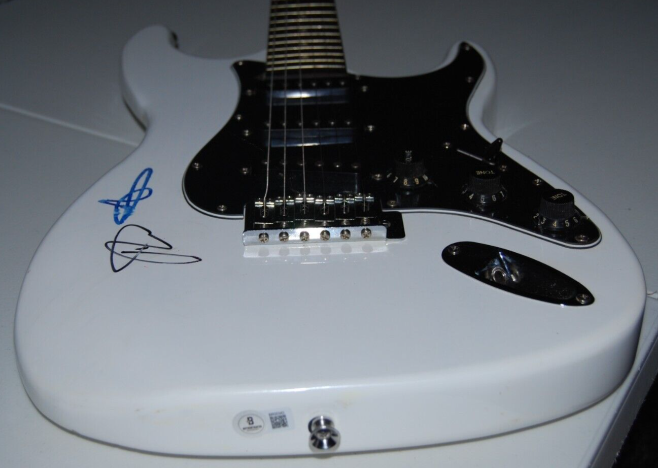 PETE WENTZ & PATRICK STUMP signed FALL OUT BOY electric guitar  BECKETT BR00343
