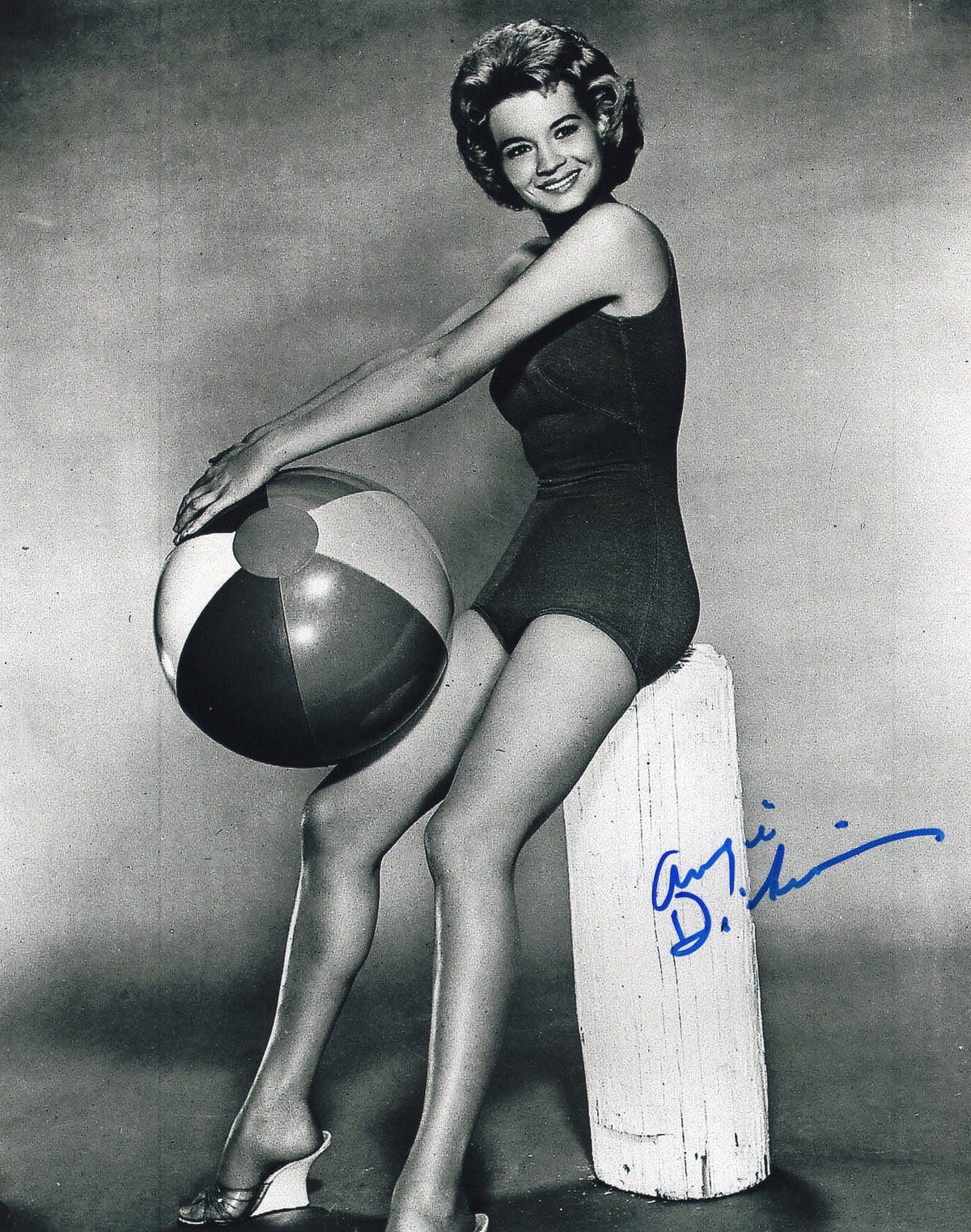 Angie Dickinson signed 8x10 Photo w/COA Dressed to Kill Police Woman #2
