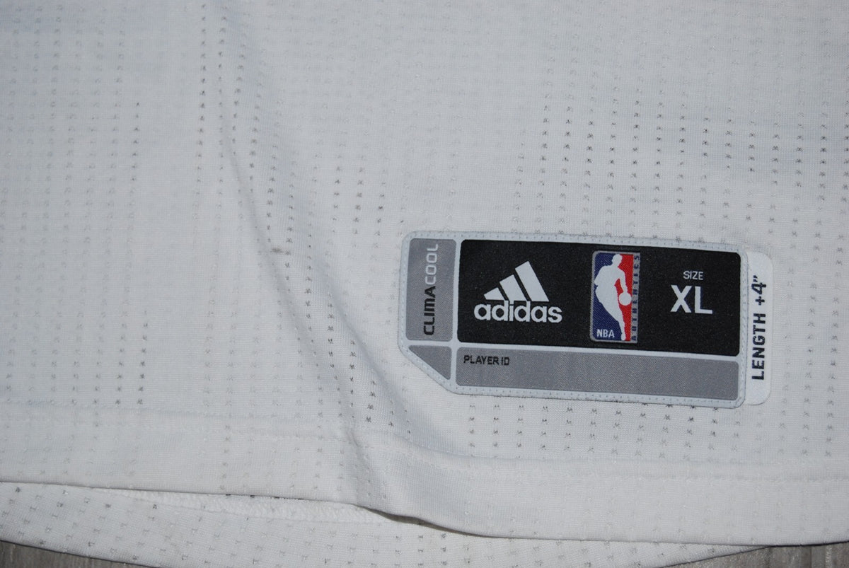 ZACH LAVINE signed (CHICAGO BULLS) Pro-Cut 4XL tall  jersey PSA/DNA AN10192