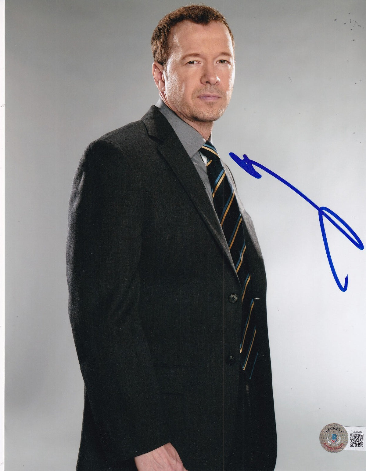 DONNIE WAHLBERG signed (BLUE BLOODS) Danny Reagan 8X10 8X10 BECKETT BAS BJ76707