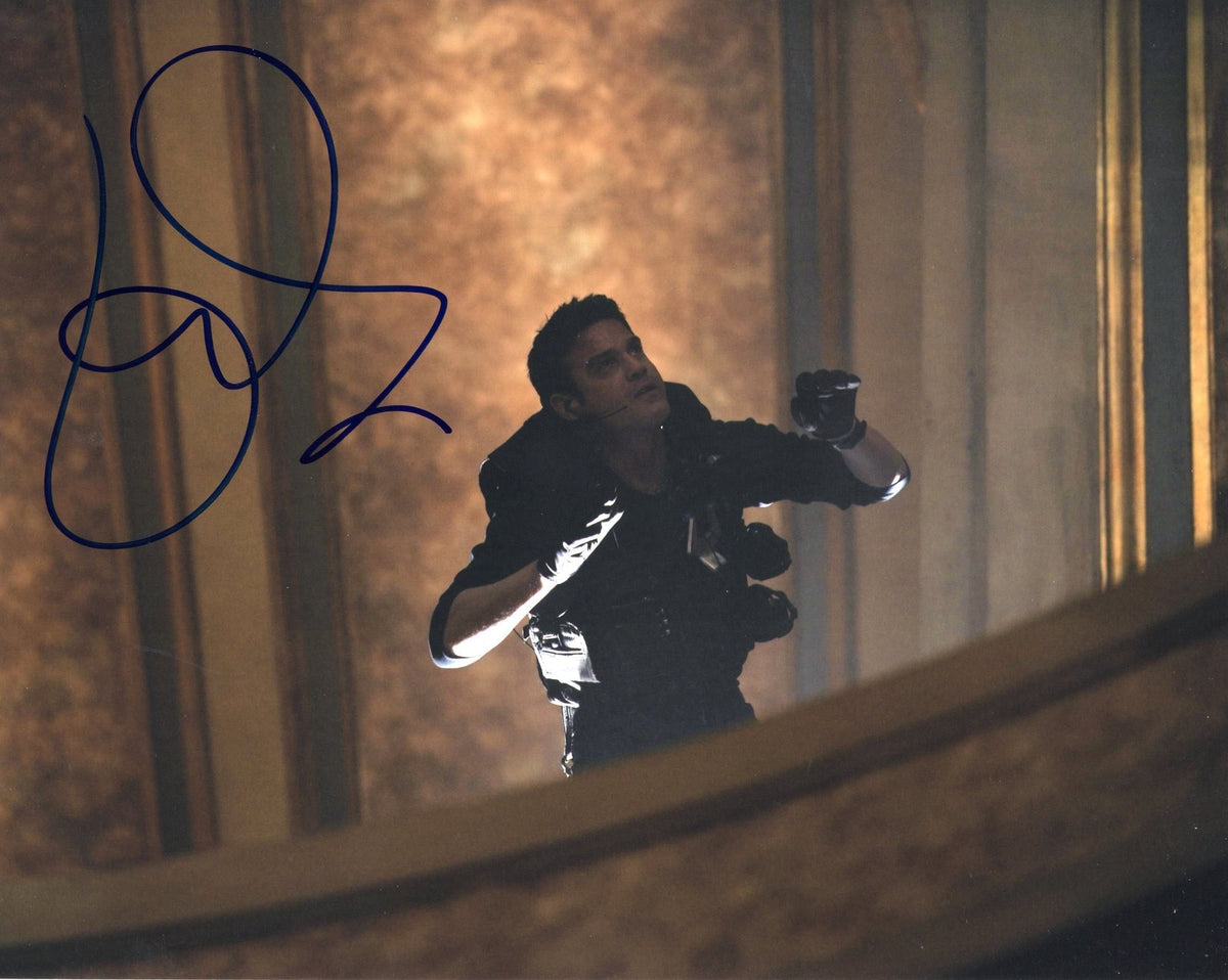 Eddie McClintock Warehouse 13 Pete Lattimer Signed 8x10 Photo w/COA #8