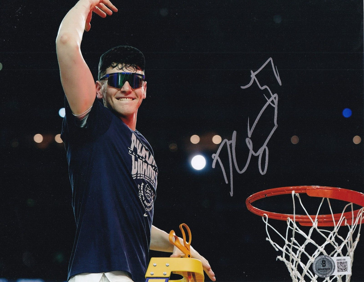 DONOVAN CLINGAN signed CONNECTICUT HUSKIES basketball 8X10 photo BECKETT BM85166