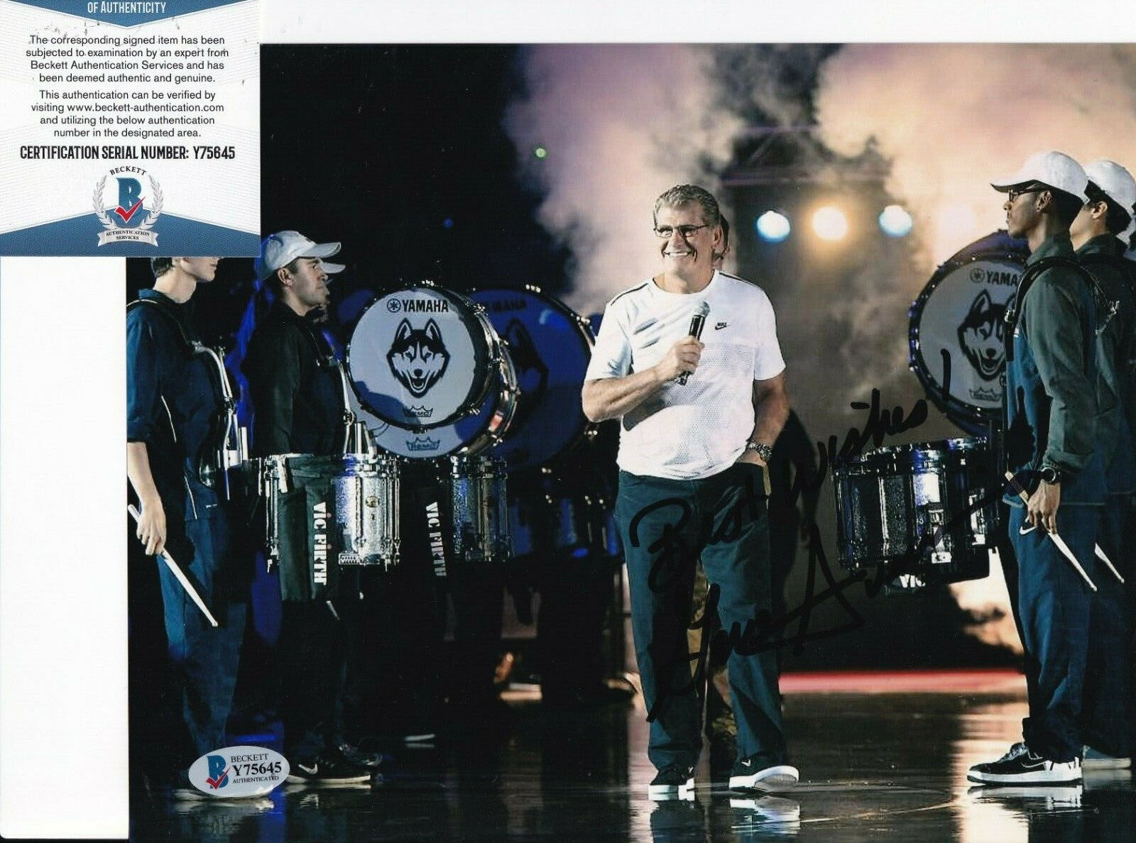 GENO AURIEMMA signed (U-CONN HUSKIES) Basketball 8X10 photo BECKETT BAS Y75645