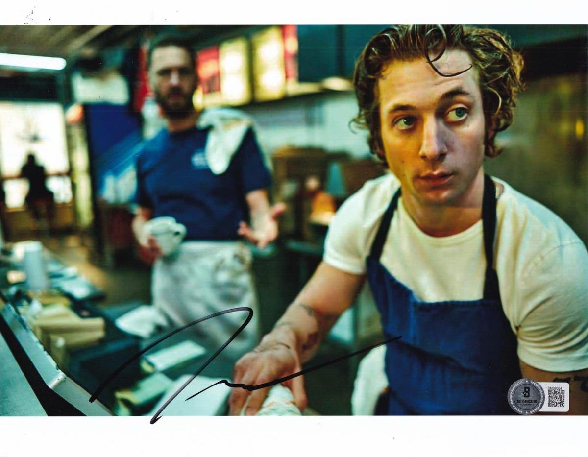 JEREMY ALLEN WHITE signed (THE BEAR) Chef Carmen 8X10 photo BECKETT BM39064