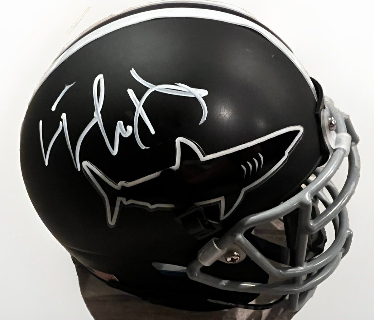 LL COOL J signed (ANY GIVEN SUNDAY) Movie Julian Mini Helmet BECKETT BP30413