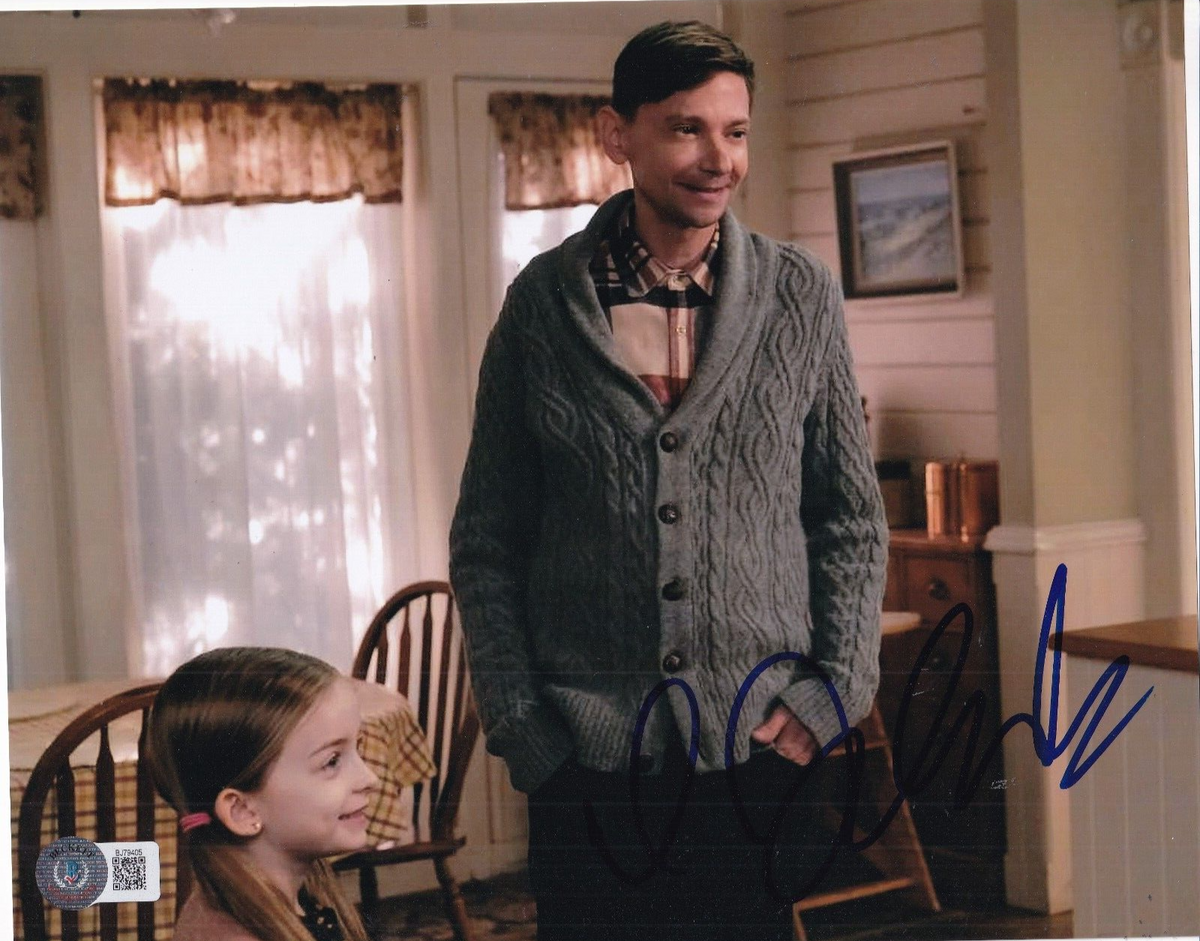 DJ QUALLS signed (THE MAN IN THE HIGH CASTLE) 8X10 photo BECKETT BAS BJ79405