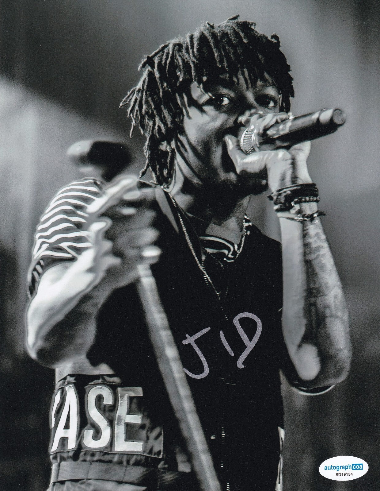 JID signed (DREAMVILLE) Music J.I.D LIGHTS OUT Rapper 8X10 photo ACOA SD19154