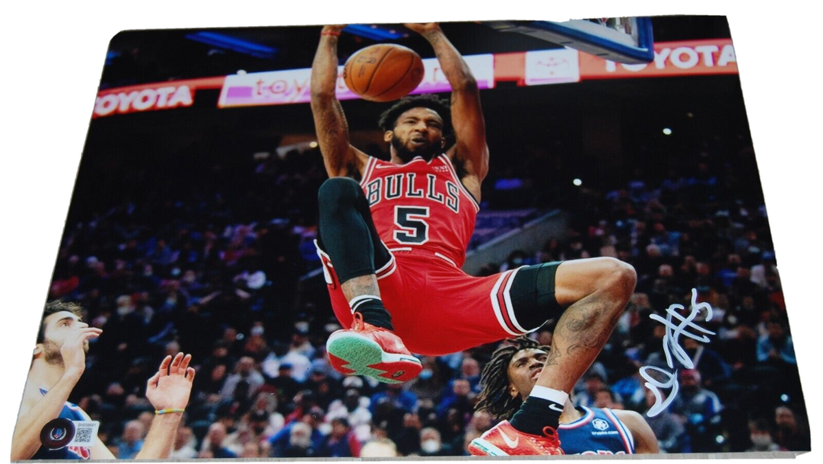 DERRICK JONES JR signed (CHICAGO BULLS) autographed 11X14 photo BECKETT BH058681