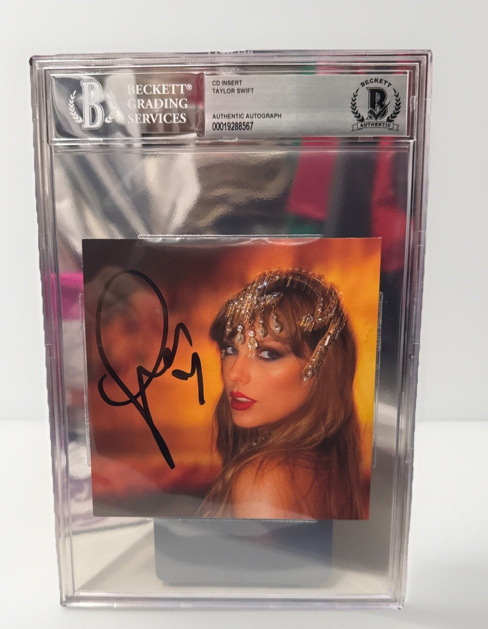 TAYLOR SWIFT signed (Showgirl) CD 5x5 BECKETT Encapsulated BAS 00019288567