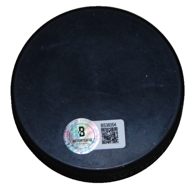 LANDON SLAGGERT signed (TEAM USA) CHICAGO BLACKHAWKS Hockey puck BECKETT BS38354
