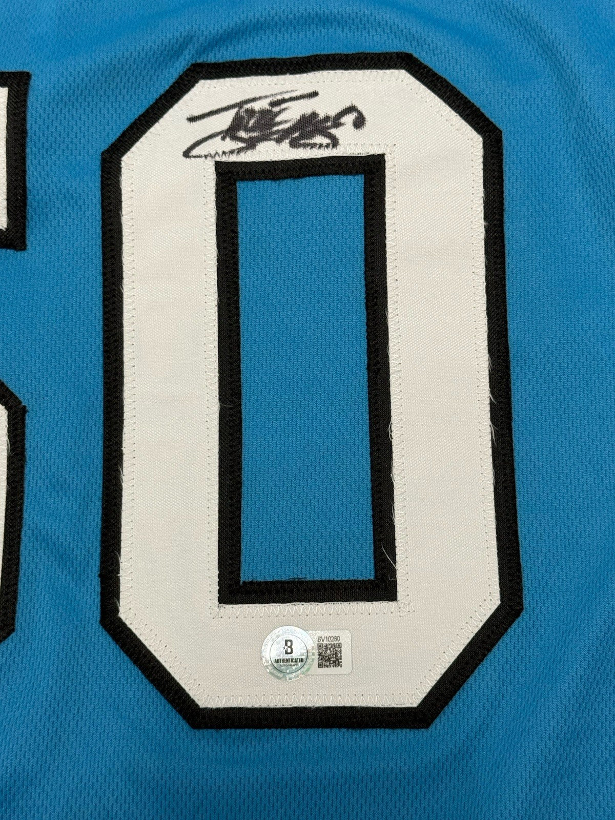 TYLER HANSBROUGH signed (NORTH CAROLINA TAR HEELS) jersey BECKETT BAS BV10280