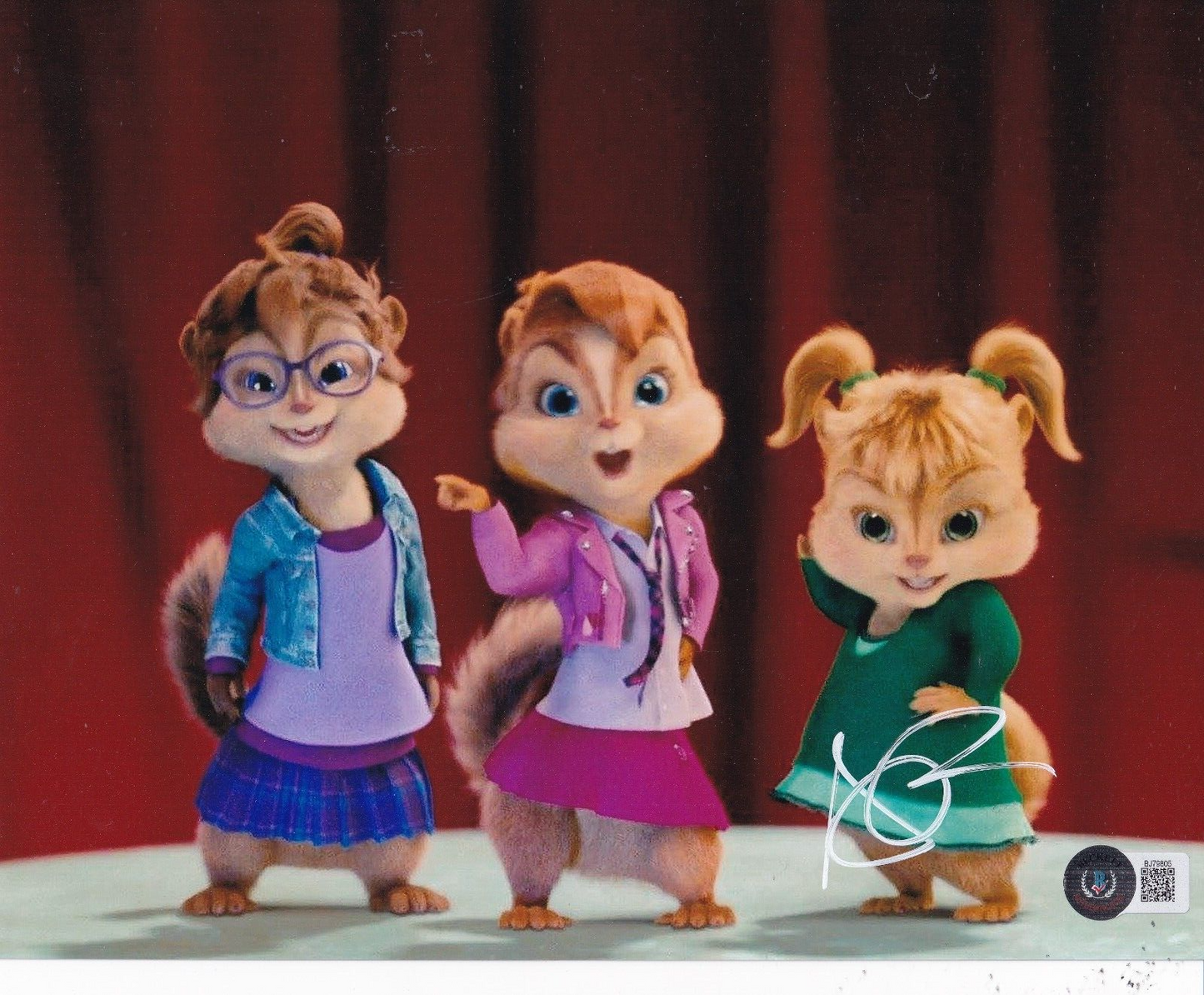 AMY POEHLER signed (ALVIN AND THE CHIPMUNKS movie 8X10 photo BECKETT BAS BJ79805