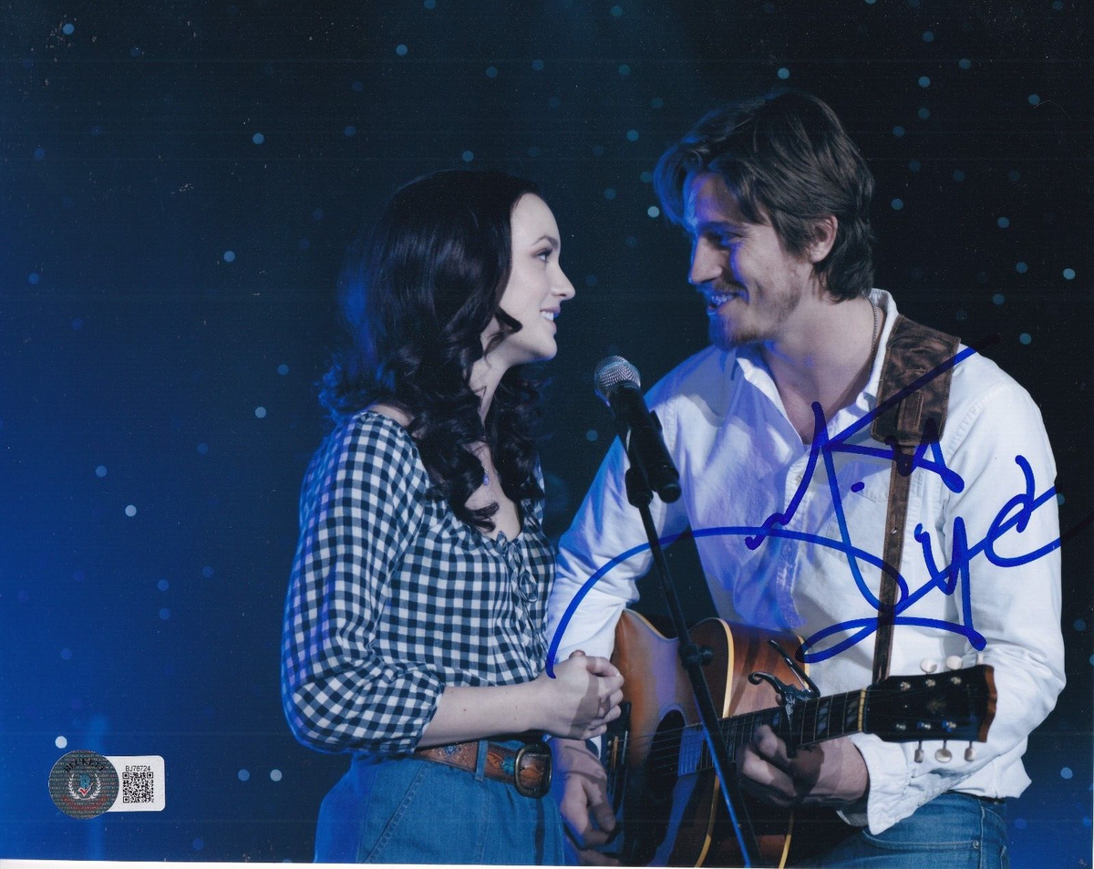 GARRETT HEDLUND signed (COUNTRY STRONG) Beau 8X10 photo BECKETT BAS BJ76724
