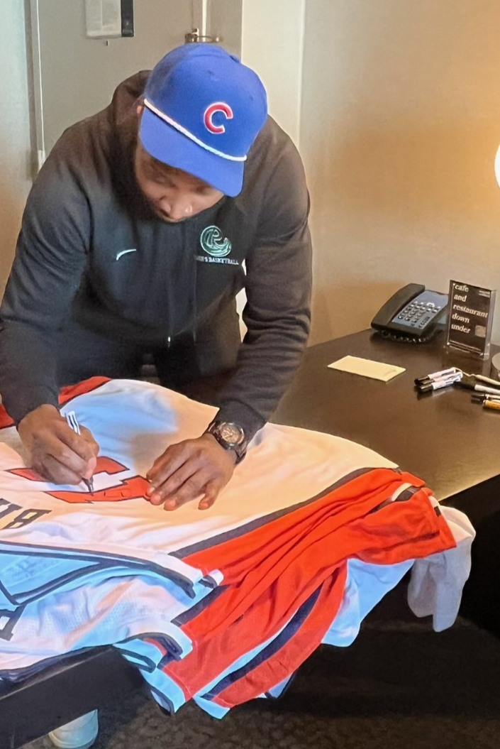 DEE BROWN signed (ILLINOIS FIGHTING ILLINI) white basketball jersey JSA WITNESS