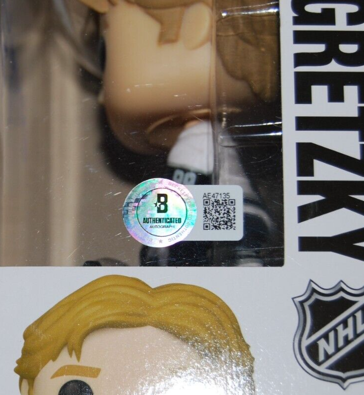 WAYNE GRETZKY signed (LOS ANGELES KINGS) Hockey #83 Funko Pop BECKETT AE47135