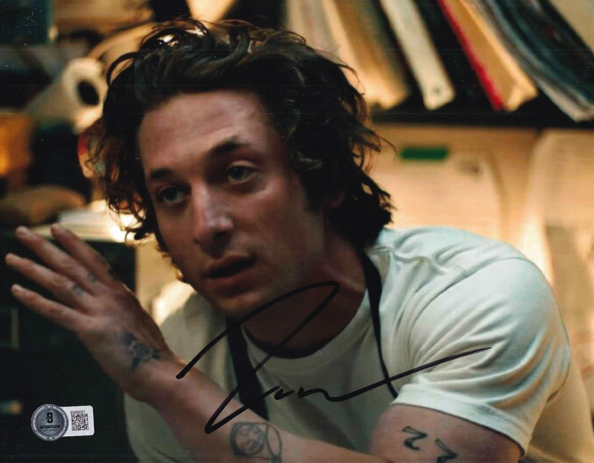 JEREMY ALLEN WHITE signed (THE BEAR) Chef Carmen 8X10 photo BECKETT BM39067