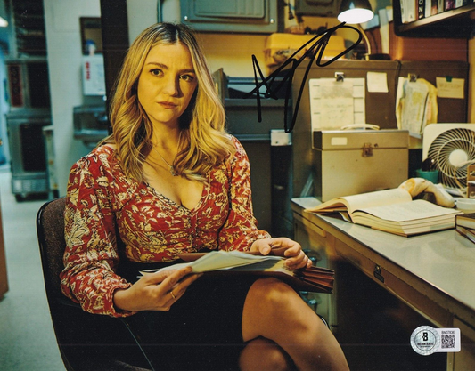 ABBY ELLIOTT signed (THE BEAR) Natalie Sugar Berzatto 8X10 photo BECKETT BN07836