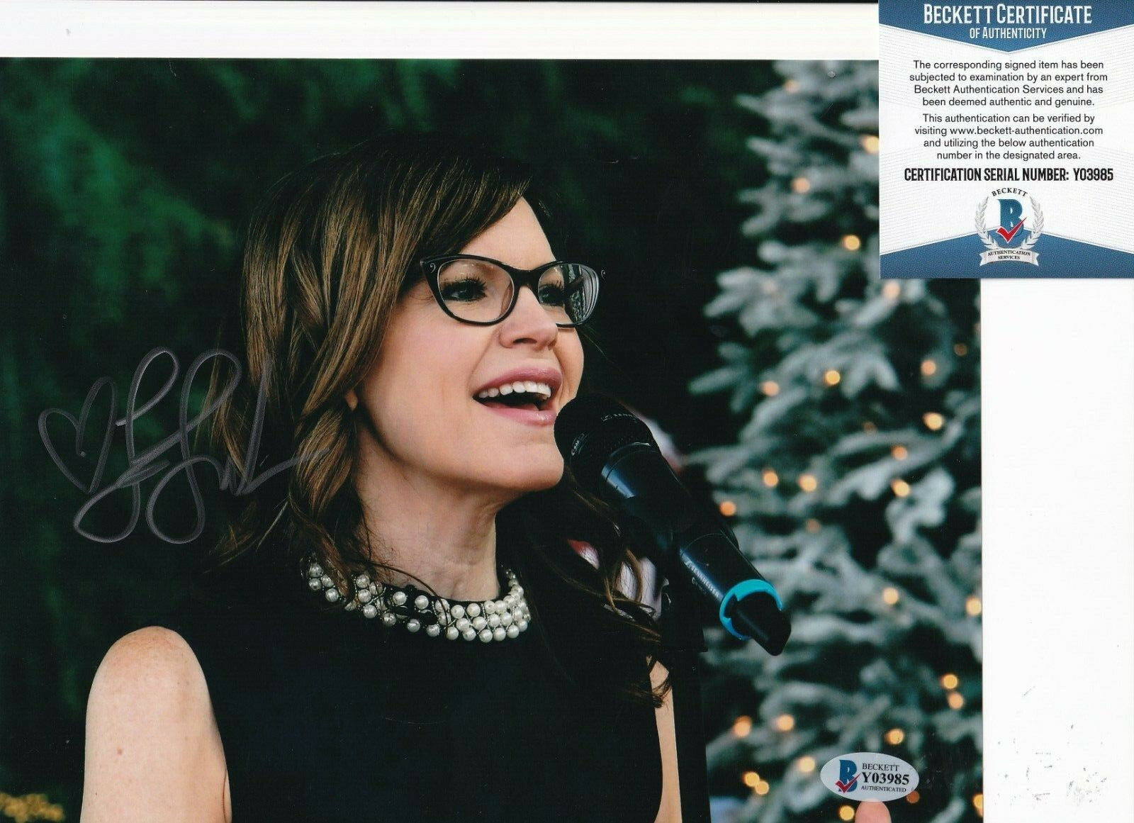 LISA LOEB signed (STAY (I MISSED YOU) Music Singer 8X10 photo BECKETT BAS Y03985