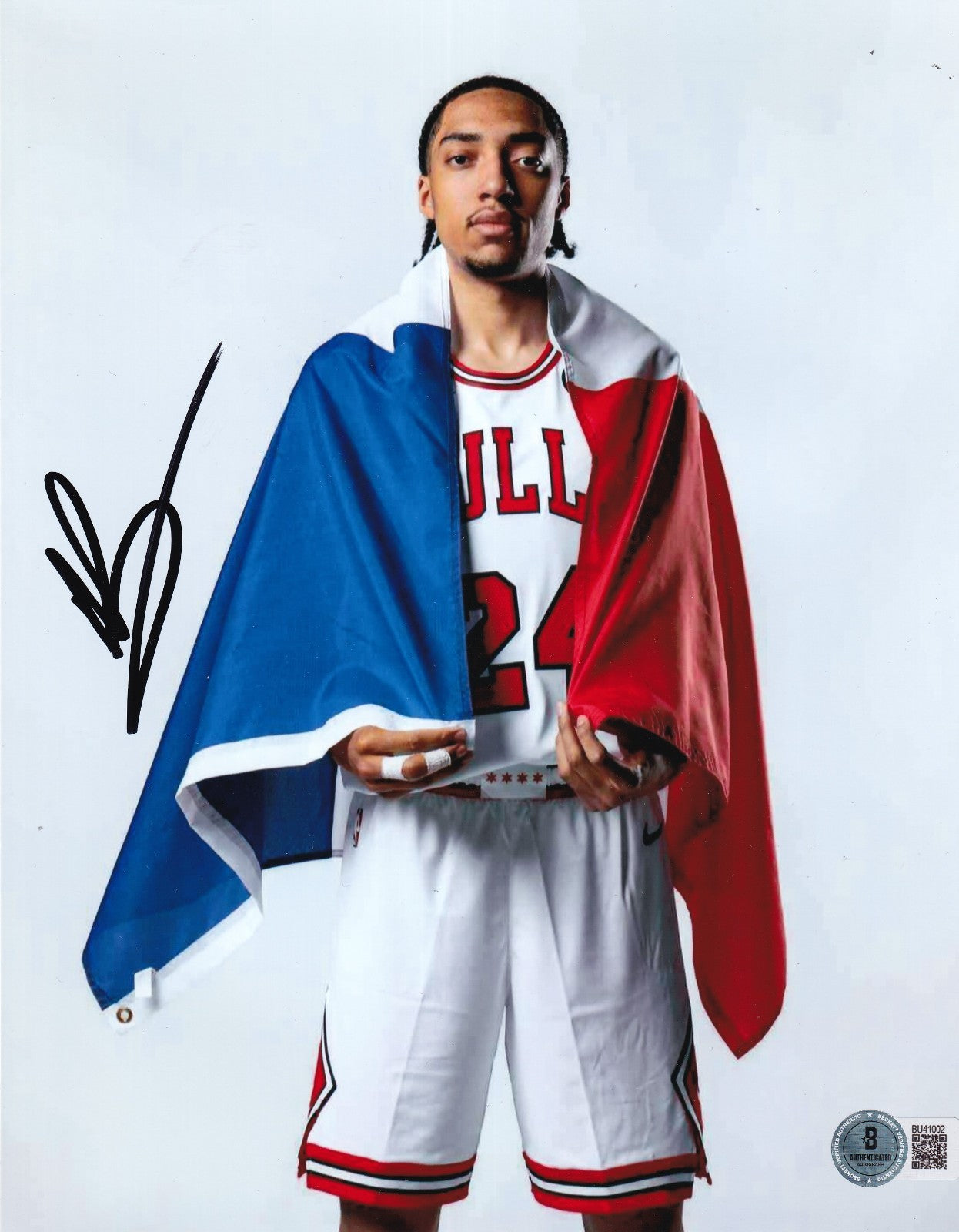 NOA ESSENGUE signed (CHICAGO BULLS) Basketball 8X10 photo BECKETT BAS BU41002
