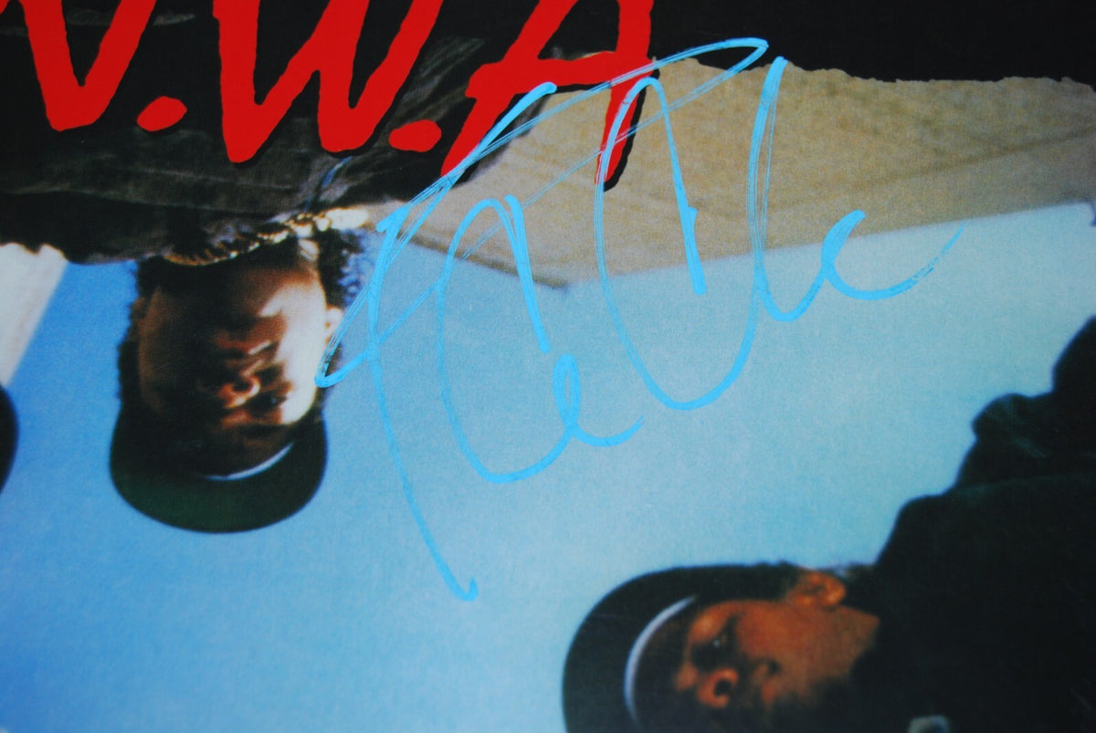 ICE CUBE signed (STRAIGHT OUTTA COMPTON) NWA Vinyl Record LP BECKETT BN71221