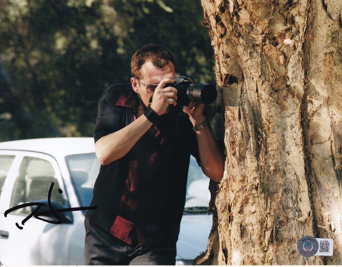 TOM SIZEMORE signed (PAPARAZZI) Movie Rex Harper 8x10 photo BECKETT BAS BL52658