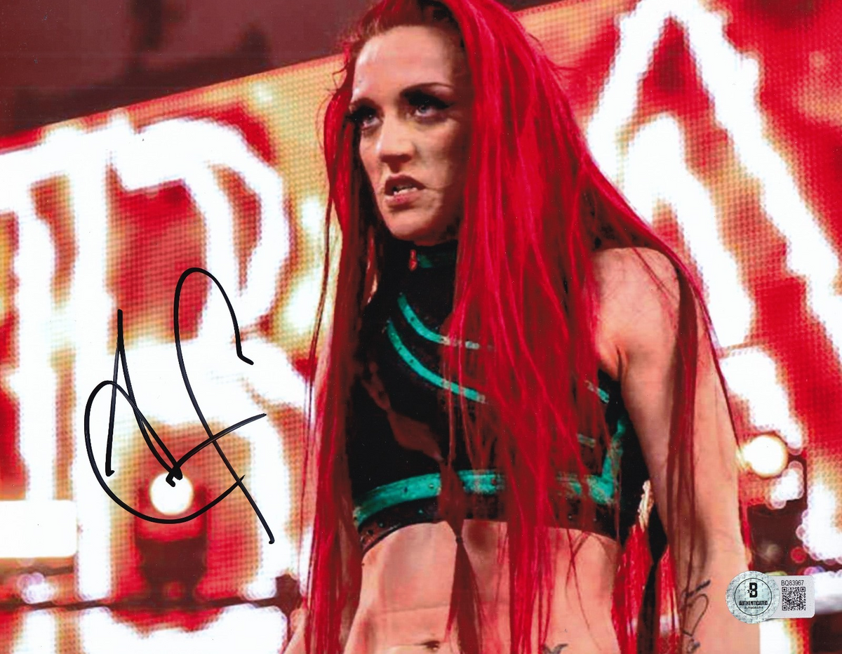ALBA FRYE signed (WWE) WRESTLING DIVA Smackdown NXT 8X10 BECKETT BQ83967