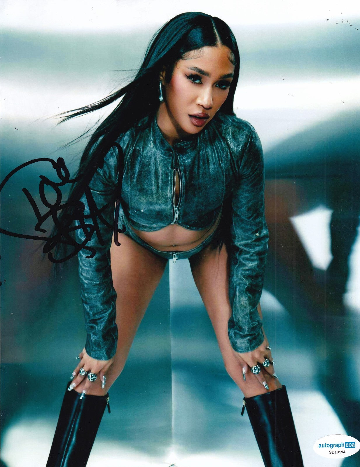 BIA signed (BEST ON EARTH) Lights out! Music rapper 8X10 photo ACOA SD19194