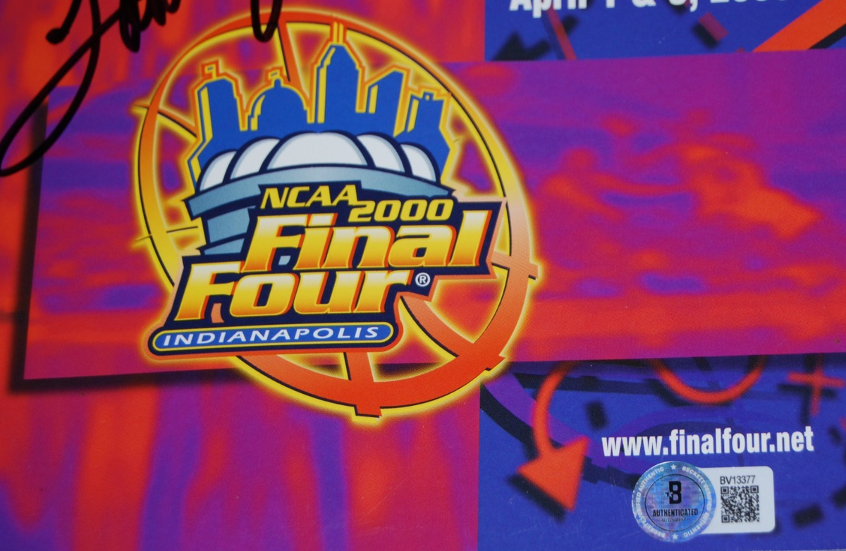 TOM IZZO signed (MICHIGAN STATE) Final Four program 2000 BECKETT BAS BV13377