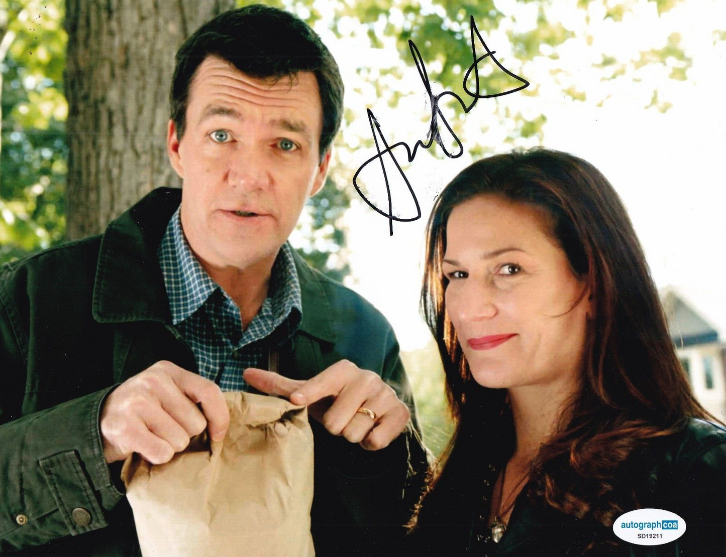 ANA GASTEYER signed (LADY DYNAMITE) Karen Gasteyer 8X10 photo ACOA SD19211