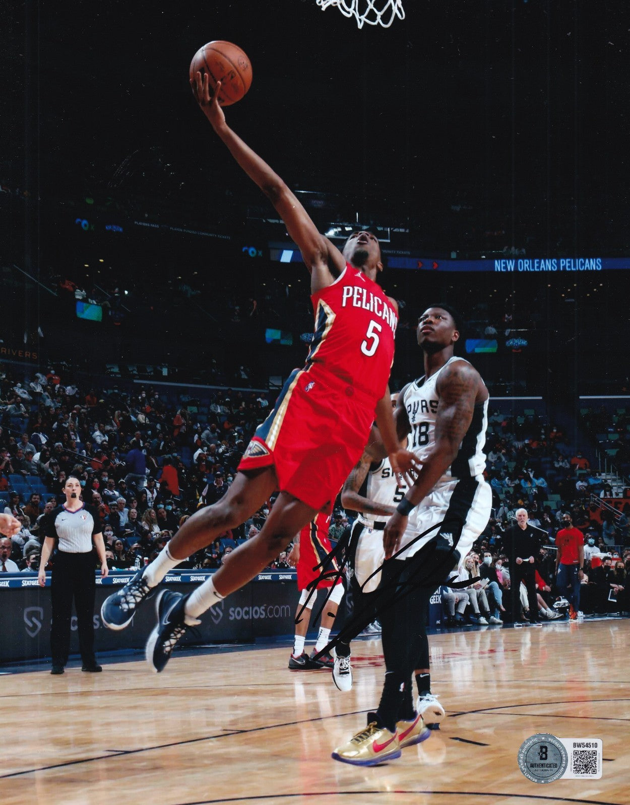 DEJOUNTE MURRAY signed (NEW ORLEANS PELICANS) basketball 8X10 BECKETT BW54510