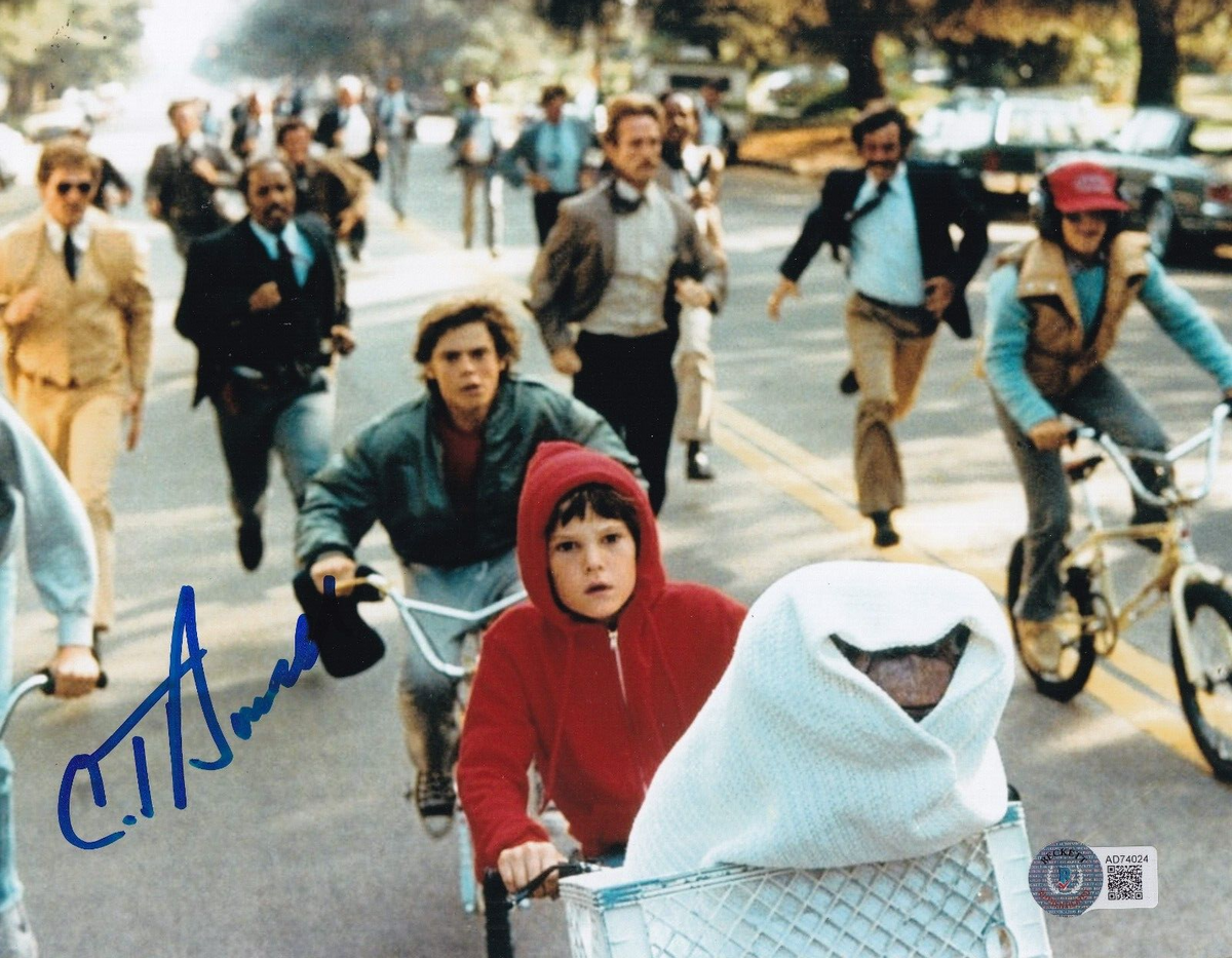 C. THOMAS HOWELL signed E.T the Extra Terrestrial 8X10 photo BECKETT BAS AD74024